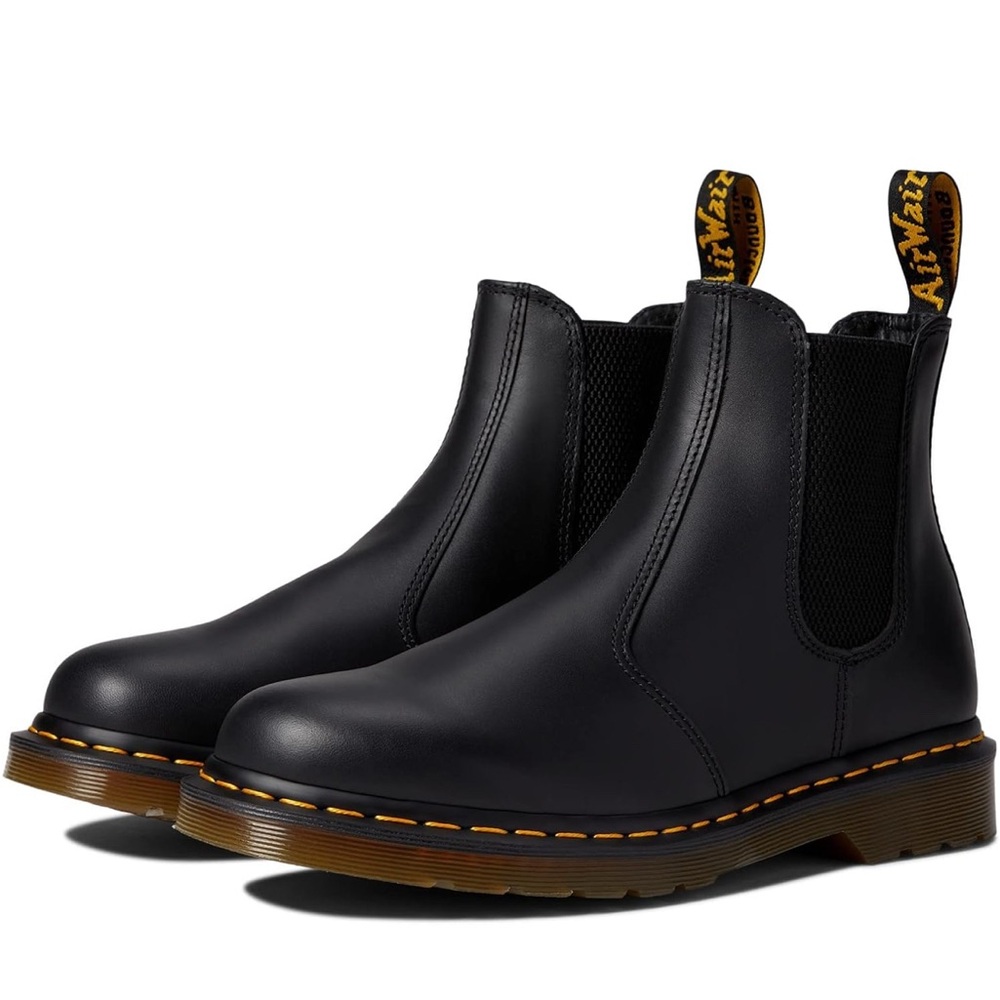 NEW Dr. Martens 2976 Chelsea Boot